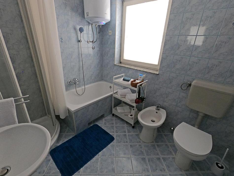 Family Rooms Moela Umag Exterior photo